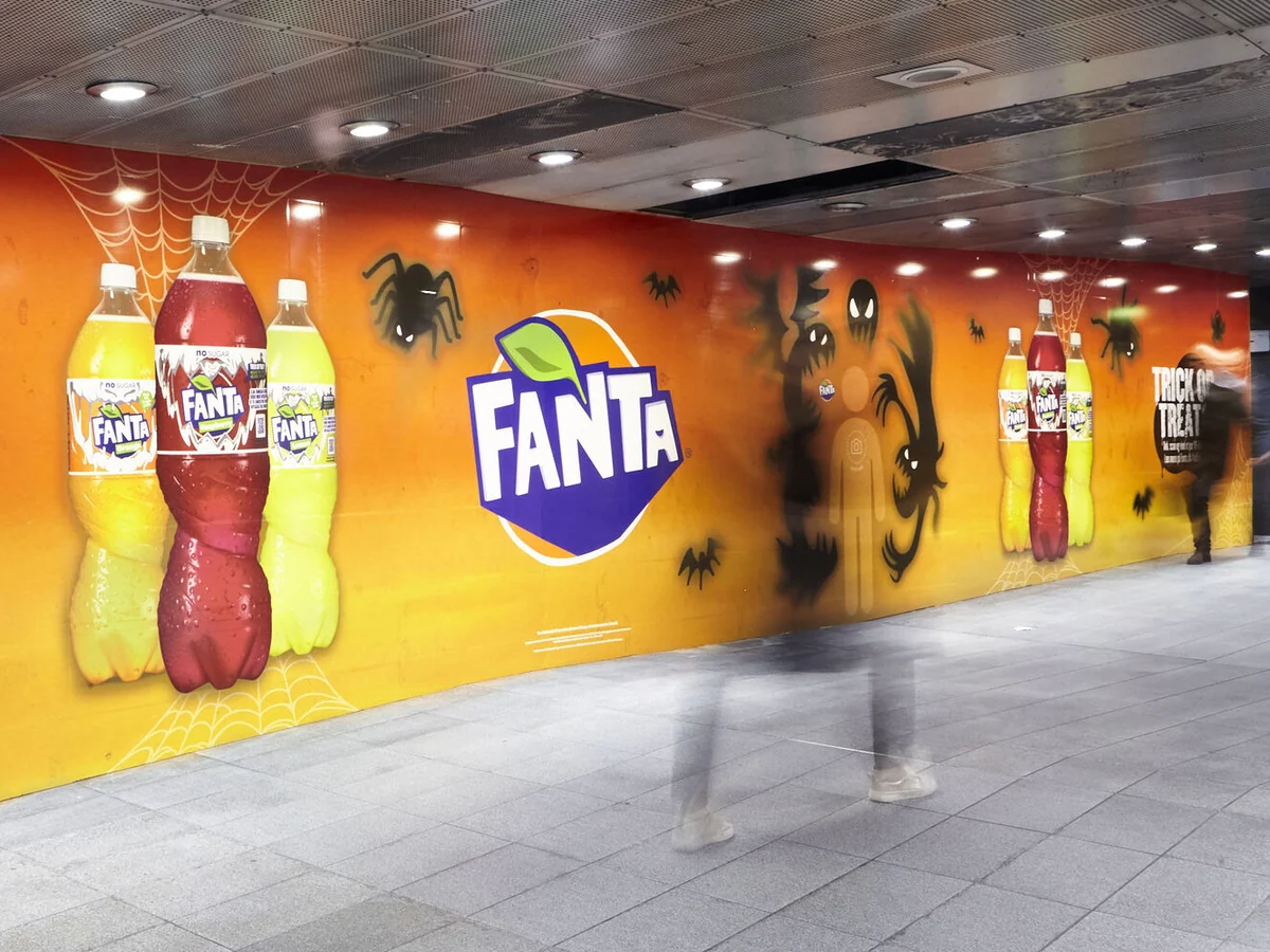 Fanta Halloween wallpaper with bottles, logo and the ghost selfie spot in Nørreport Station